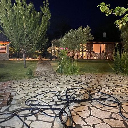 Villa Το Πετρινο Σπιτι Του Καστρη! Με Θεα Τα Μετεωρα Kalambaka Exterior foto