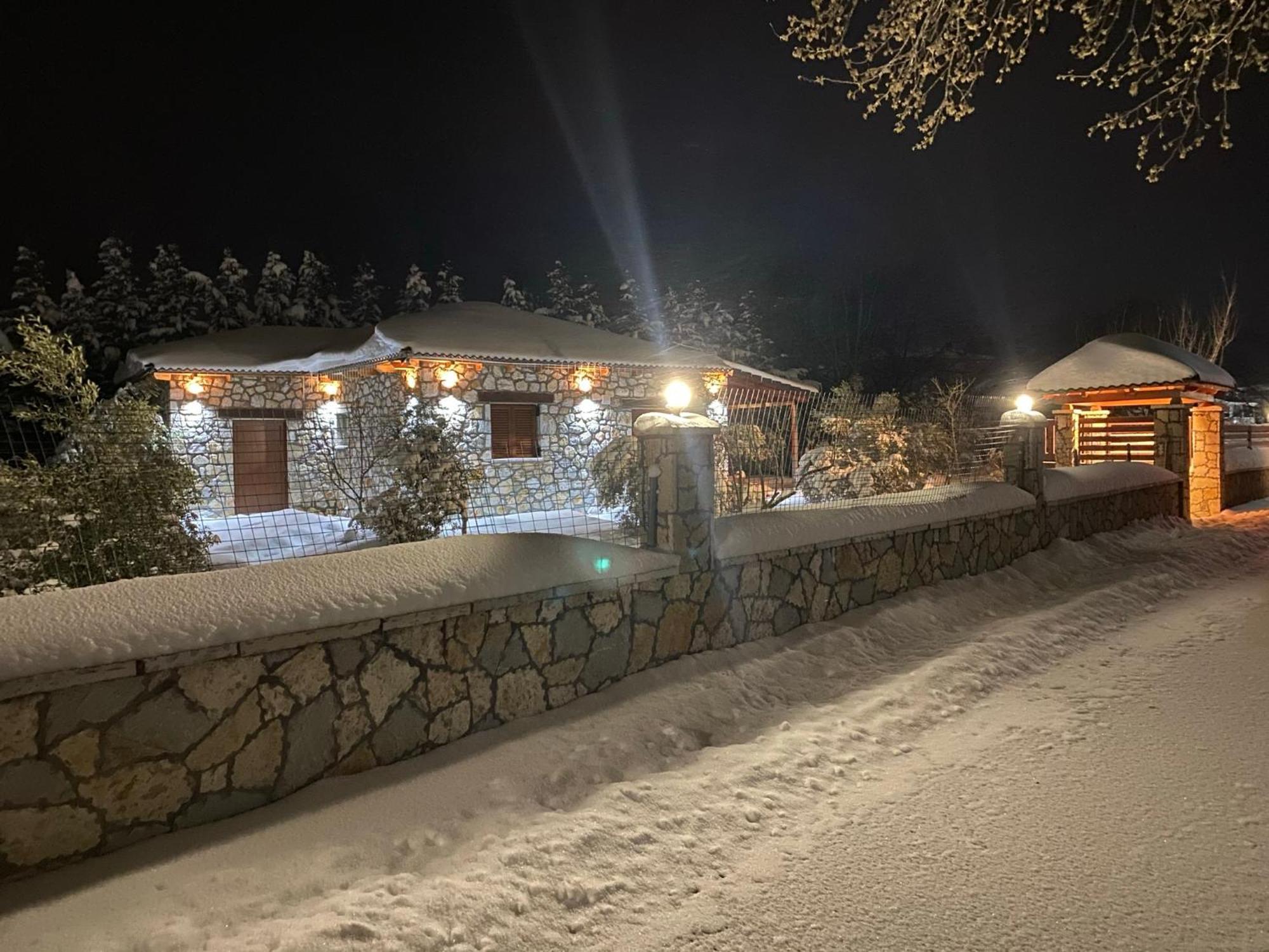 Villa Το Πετρινο Σπιτι Του Καστρη! Με Θεα Τα Μετεωρα Kalambaka Exterior foto